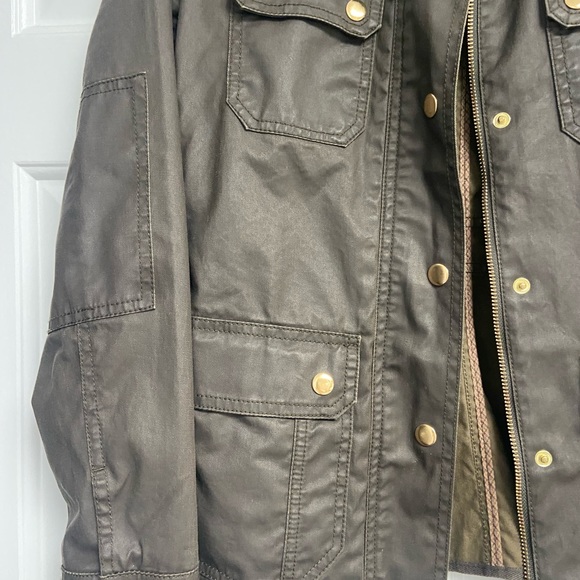 Like new, women’s wax style jacket with gold zipper and buttons. - Picture 7 of 7
